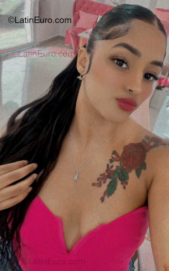 Date this sultry Dominican Republic girl Heidy from Santo Domingo DO54032