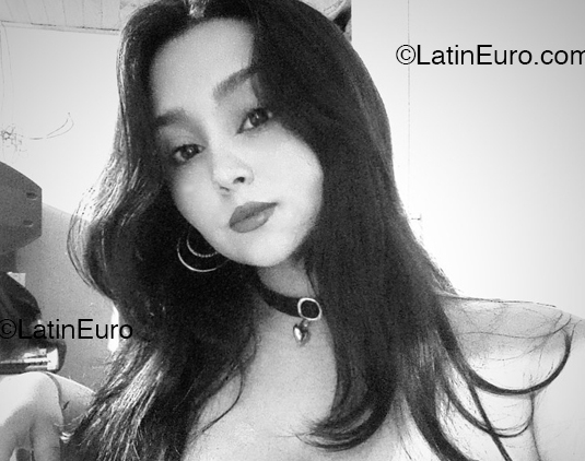 Date this attractive Argentina girl Jenni from Buenos Aires AR981