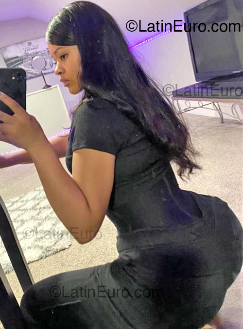 Date this foxy Dominican Republic girl Valery from Bajos De Haina DO54462