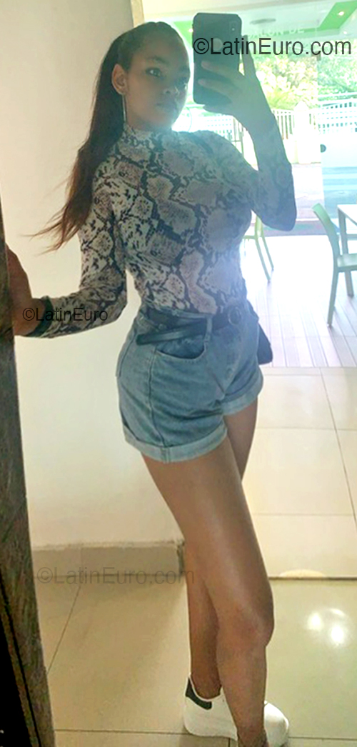 Date this nice looking Dominican Republic girl Marian from El Seibo DO54513