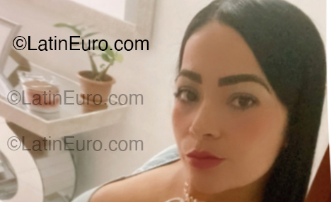 Date this sultry Venezuela girl Angie from Caracas VE5204