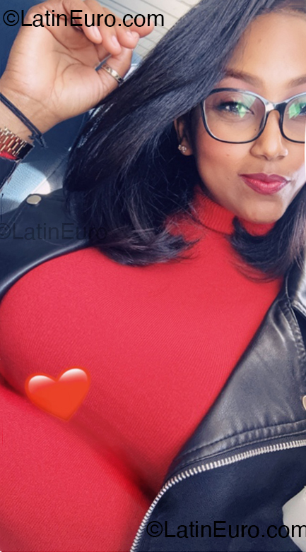 Date this attractive Italy girl Rosaly from Ischia IT434