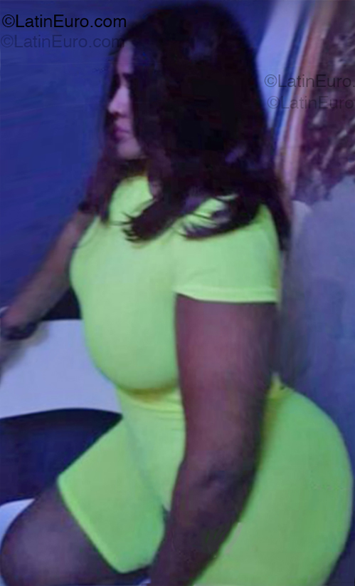 Date this lovely Dominican Republic girl Nena Sugens from Santo Domingo DO54551