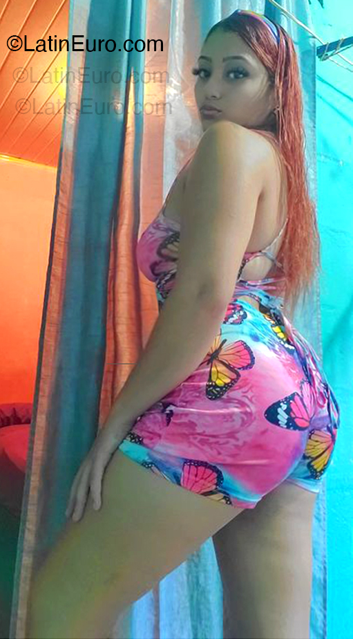 Date this lovely Trinidad and Tobago girl Paola from Port Of Spain TT117