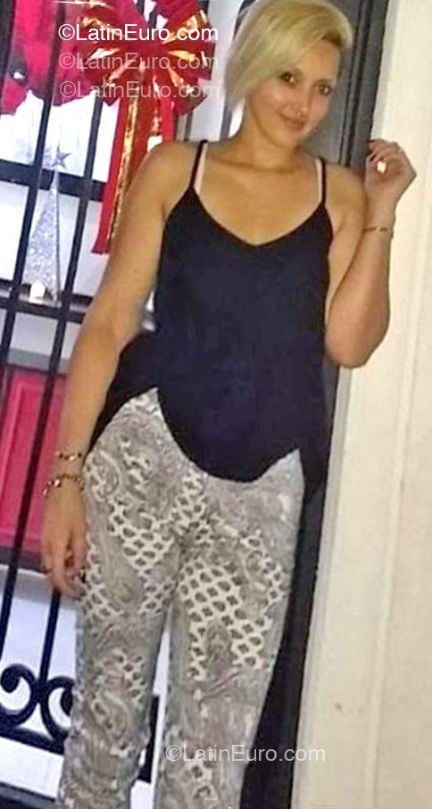 Date this pretty Argentina girl Lorena from Buenos Aires AR991