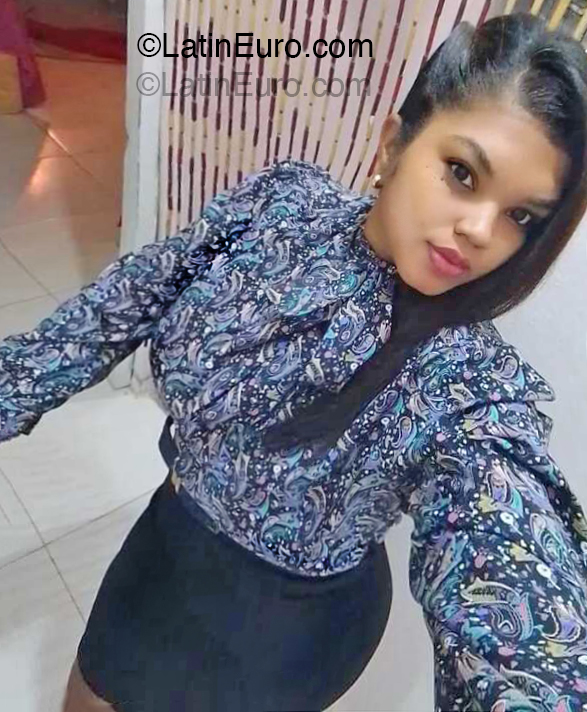 Date this charming Dominican Republic girl Melissa from Santo Domingo DO54679