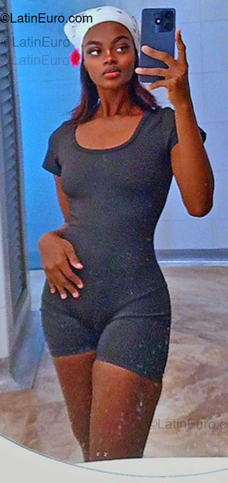 Date this beautiful Colombia girl Yurany from Villavicencio CO33291