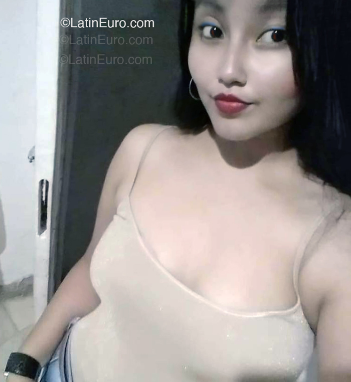 Date this georgeous Argentina girl Lorena from Buenos Aires AR993