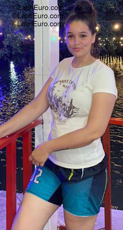 Date this attractive Colombia girl Nani from Cucuta CO33320