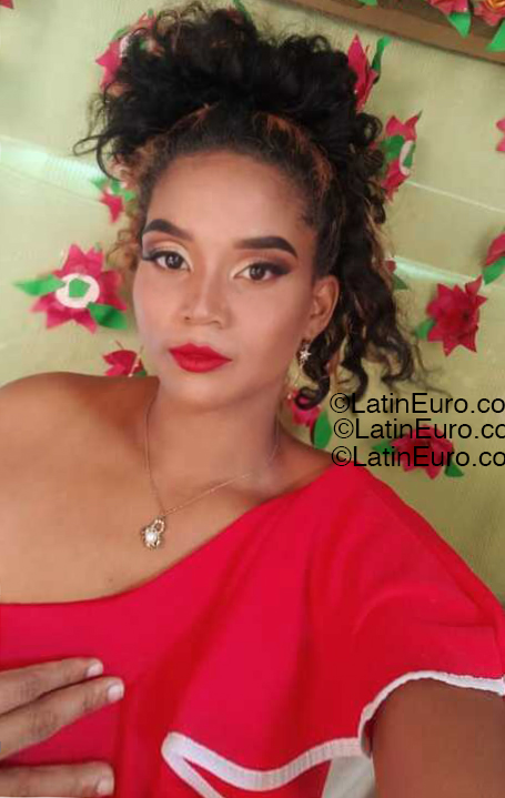 Date this hard body Colombia girl Aranza from Caratagena CO33323