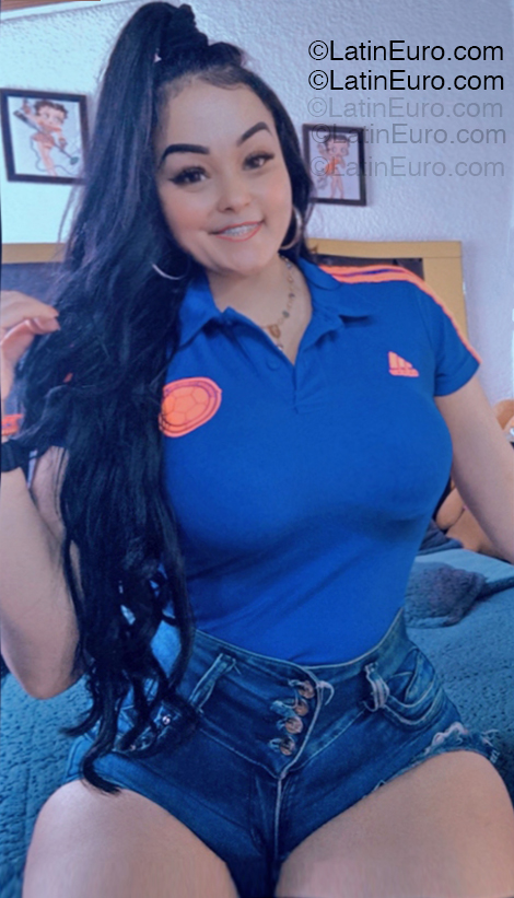 Date this foxy Colombia girl Lupita from Bogota CO33324