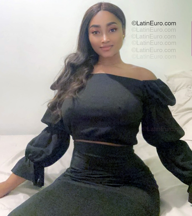 Date this foxy Colombia girl Maria from Cota CO33327