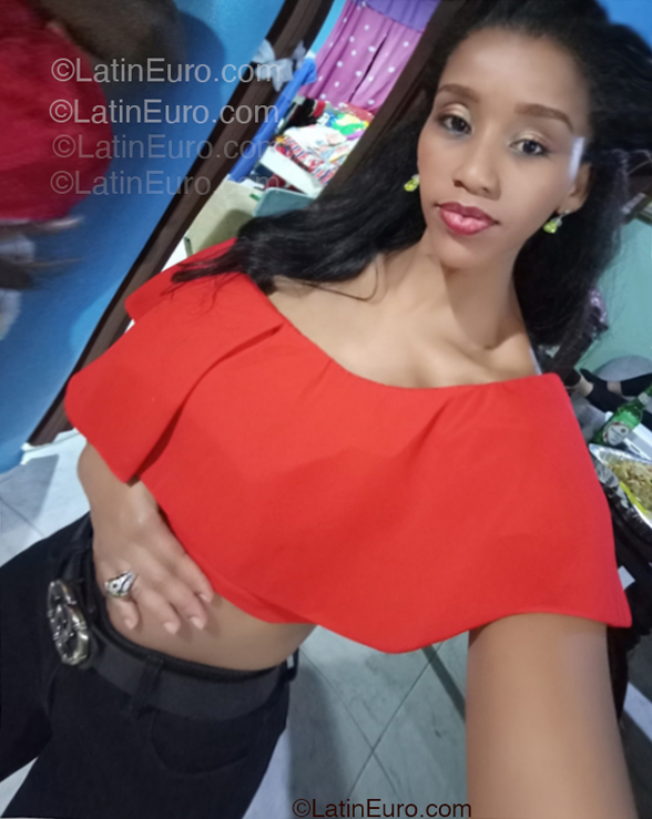 Date this charming Dominican Republic girl Victoria from Santiago De Los Caballeros DO55011