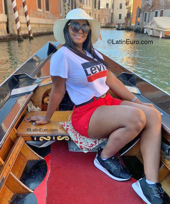 Date this pretty Italy girl Angelica from Verona IT444