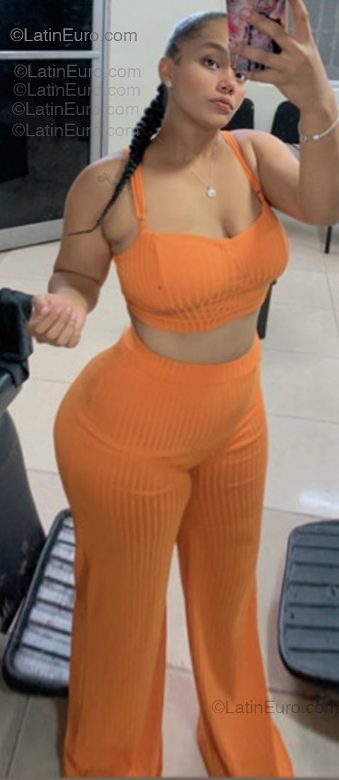 Date this attractive Dominican Republic girl Yessica from Santos Domingo DO55027