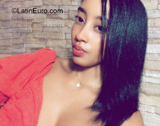 Date this funny Panama girl Ary from Panama PA1417