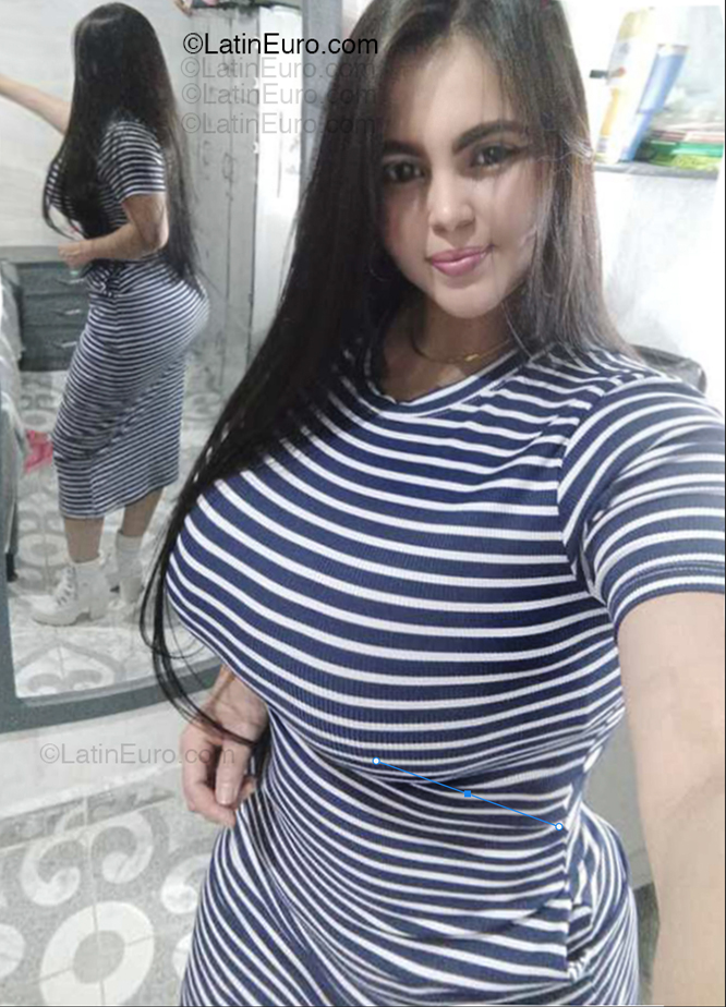 Date this nice looking Venezuela girl Isamar from Zulia VE5297