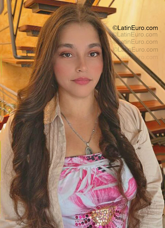 Date this tall Colombia girl Berenice from Bogota CO33336