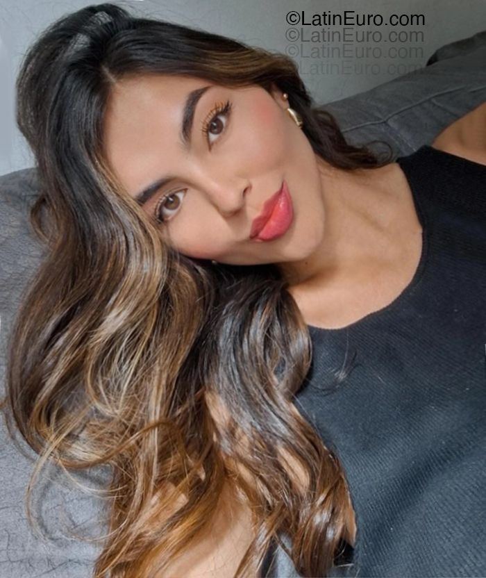 Date this foxy Colombia girl Laura from Bogota CO33339