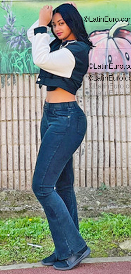 Date this passionate Spain girl Dary from Gijon ES924