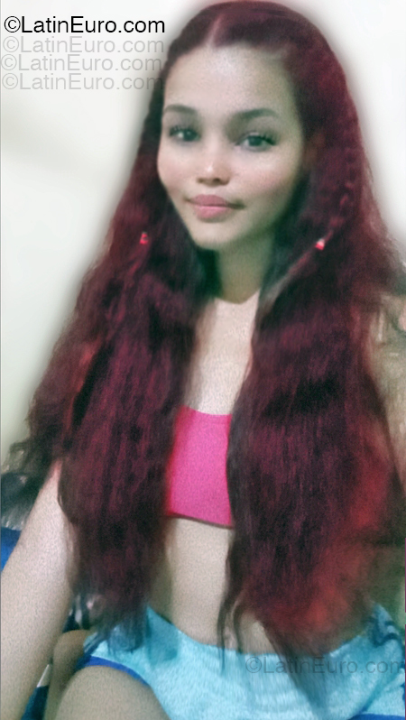 Date this happy Dominican Republic girl Laura from Santo Domingo DO55144