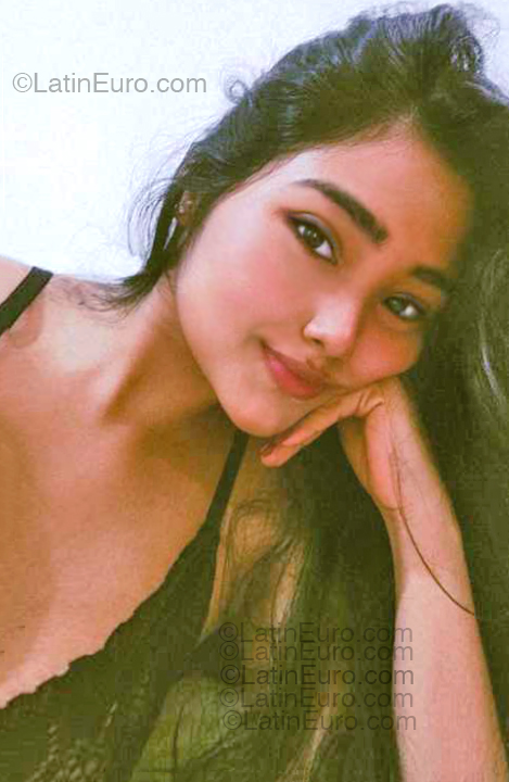 Date this attractive Colombia girl Mary from Cartagena CO33365