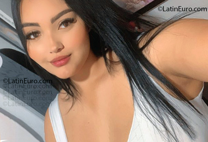 Date this hard body Colombia girl Caro from Medellin CO33385
