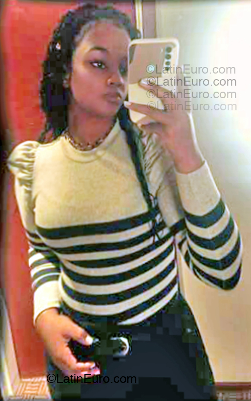 Date this gorgeous Dominican Republic girl Adza from Santo Domingo DO55250
