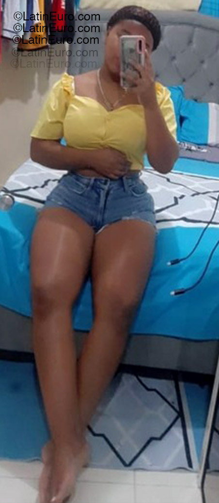 Date this hot Dominican Republic girl Mari from Santo Domingo DO55255
