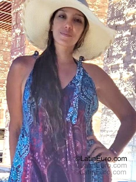 Date this happy Colombia girl Karen from Neiva CO33402