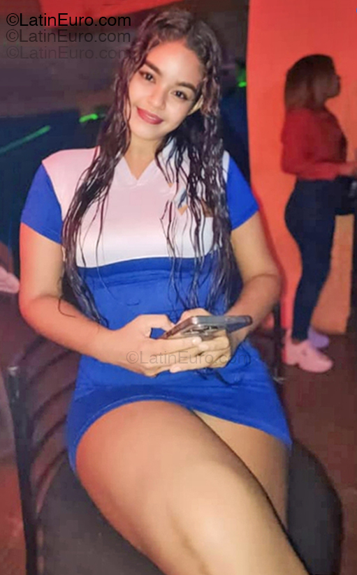 Date this voluptuous Venezuela girl Saraith from Anzoategui VE5319