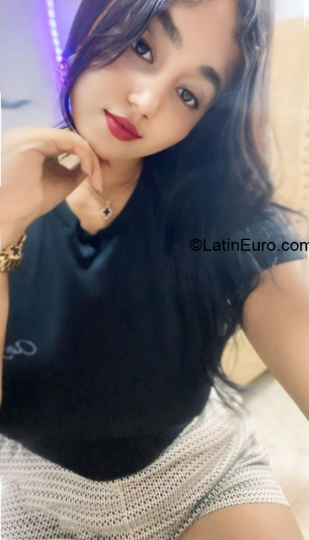 Date this nice looking Colombia girl Ross from Cali CO33446