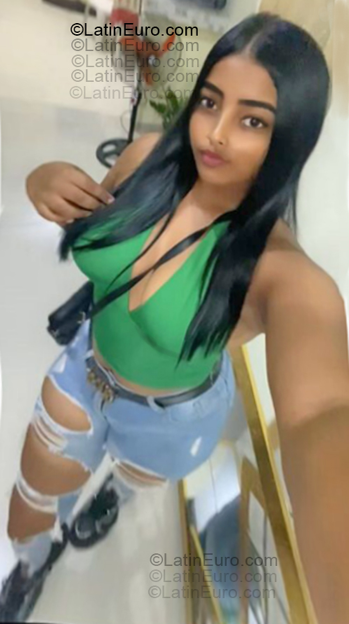 Date this voluptuous Dominican Republic girl Angie from La Romana DO55345