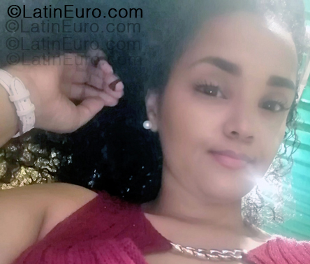 Date this nice looking Colombia girl Carolina from Barranquilla CO33465