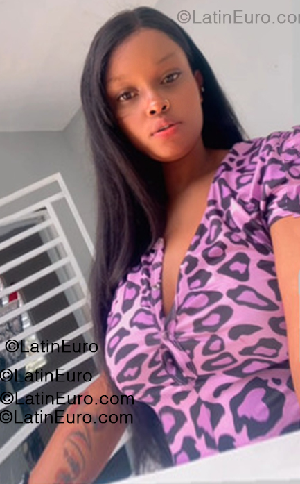 Date this nice looking Dominican Republic girl Alezandra from Santo Domingo DO55397