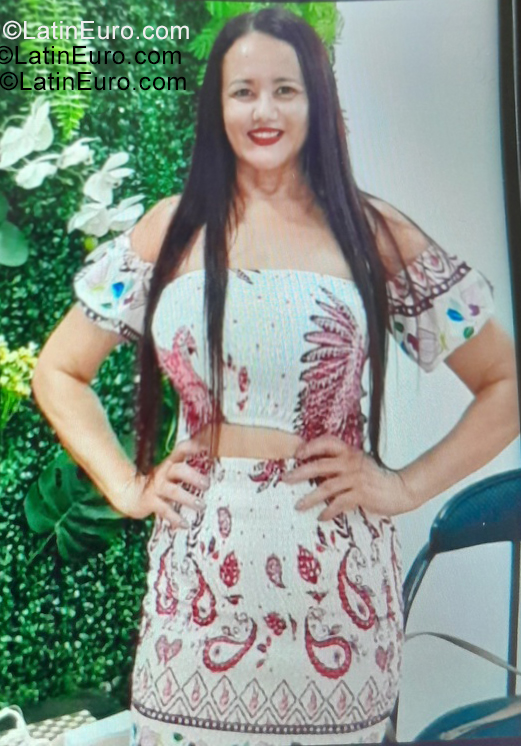 Date this happy Brazil girl Milah from Brasil BR12384