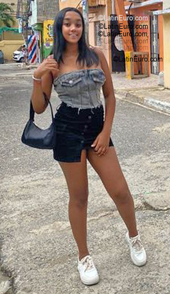 Date this sensual Dominican Republic girl Angela from Santo Domingo DO56047