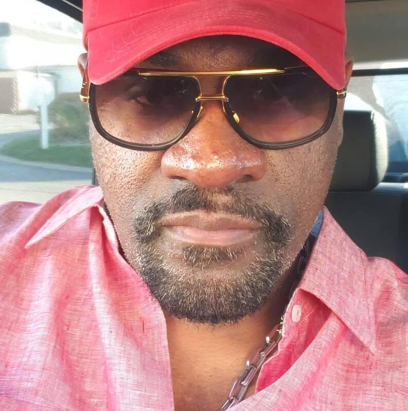 Date this stunning United States man Robert from Detroit US25192
