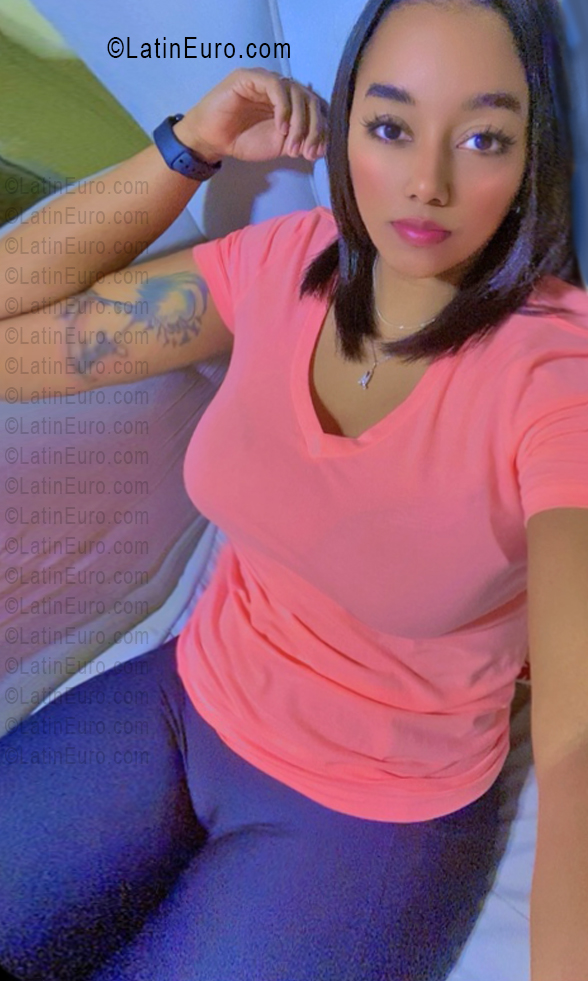 Date this georgeous Dominican Republic girl Stefany from Santo Domingo DO55608