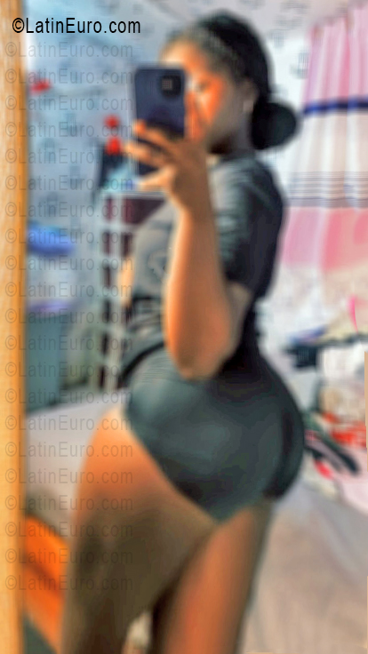 Date this good-looking Dominican Republic girl Widi from Santo Domingo DO55723