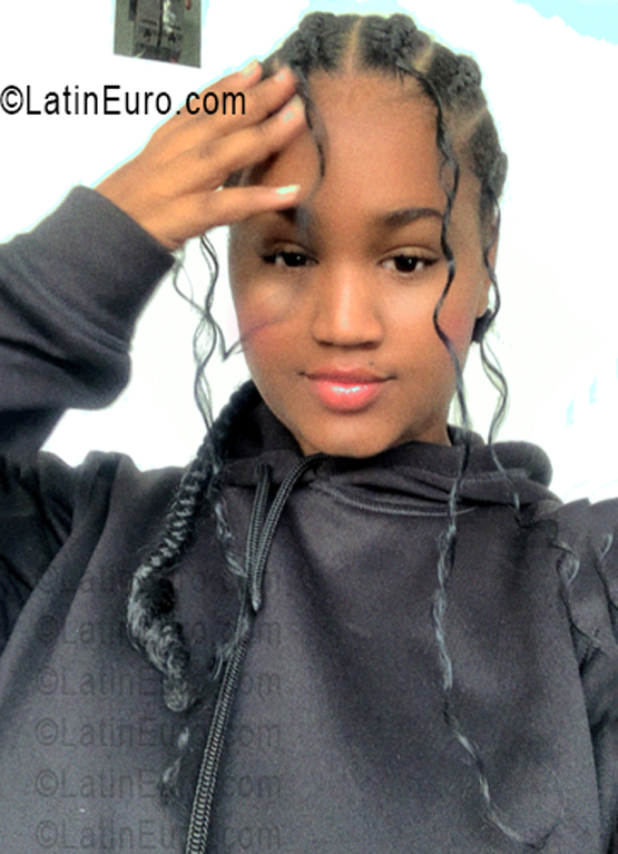 Date this gorgeous Dominican Republic girl Hillarys from Moca DO55887