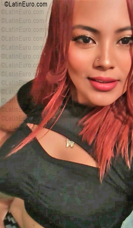 Date this foxy Venezuela girl Nayibet from Caracas VE5405