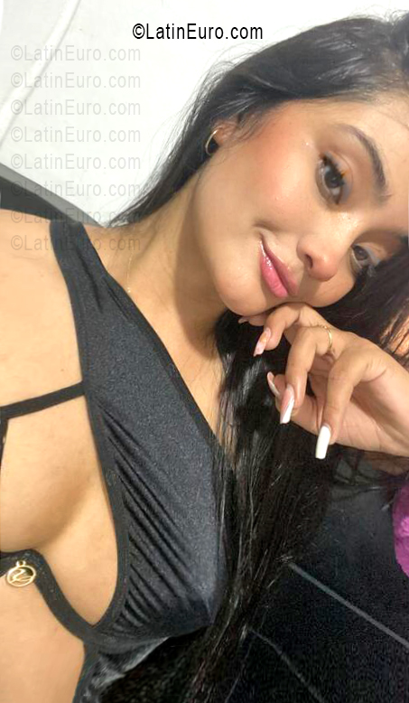Date this delightful Colombia girl Yurli from Bucaramanga CO33574