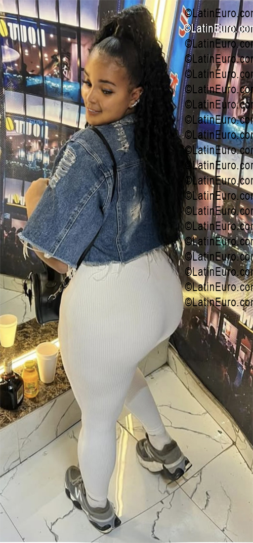 Date this delightful Dominican Republic girl Darela from Santo Domingo DO55905