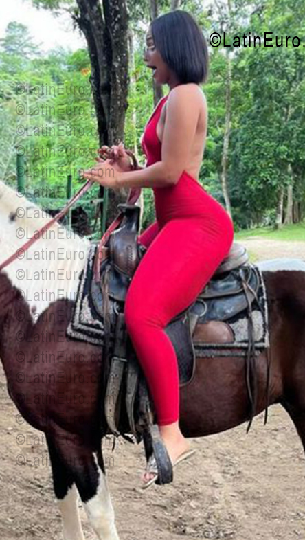 Date this good-looking Dominican Republic girl Carolina from Azua DO55909