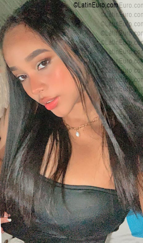 Date this cute Colombia girl Nayeli from Cali CO33589