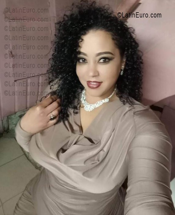 Date this attractive Dominican Republic girl Layosie from Santo Domingo DO55923