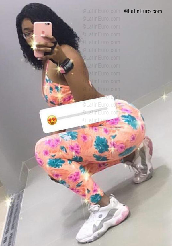 Date this nice looking Colombia girl Tivi from Medellin CO33592