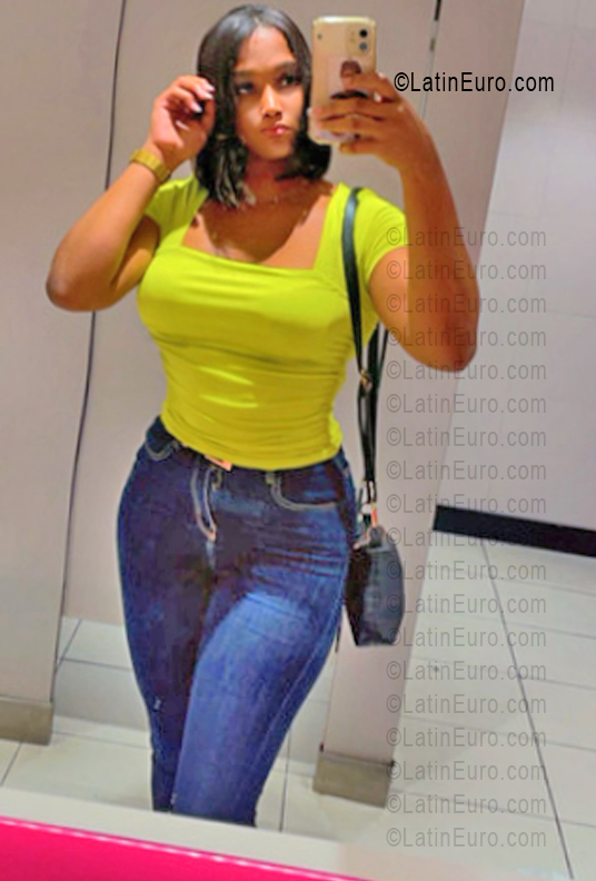 Date this tall Dominican Republic girl Indiana from Santo Domingo DO55939