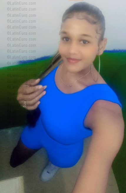 Date this hard body Dominican Republic girl Rosi from Santo Domingo DO55970